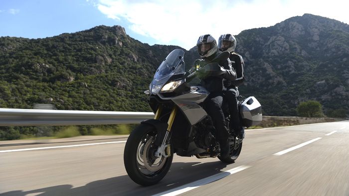 Το Aprilia Caponord 1200 είναι προηγμένο τεχνολογικά, καθώς διαθέτει γκάζι ride by wire και τρεις επιλογές χαρτογράφησης, μεταξύ άλλων. 