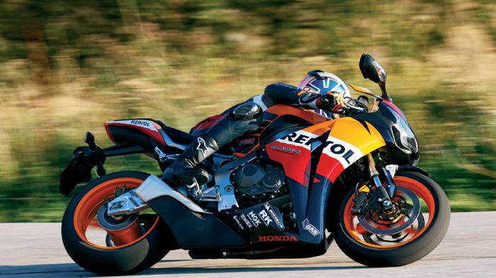 Παρά τον sport χαρακτήρα του, το CBR 600RR C-ABS του 2009 αποδεικνύεται ιδιαίτερα φιλικό. 