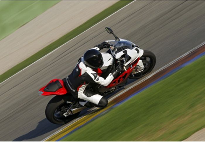 Ευρωπαϊκά Supersport, όπως το BMW S 1000 RR, είναι εξοπλισμένα με υπερσύγχρονα ηλεκτρονικά συστήματα. 