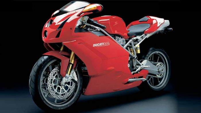 Μία Ducati 999S πρώτης γενιάς (2003-2004).