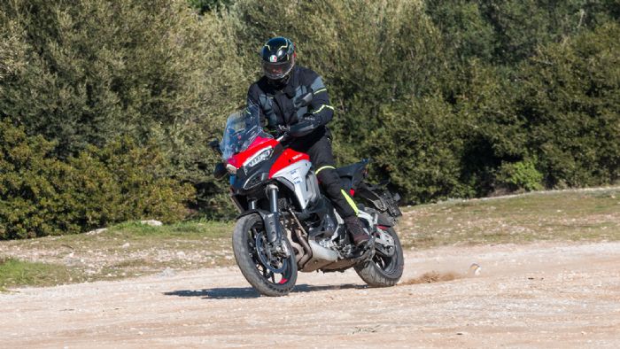 Ducati Multistrada V4: Δοκιμάζουμε στο νέο ηλεκτρονικό τεύχος