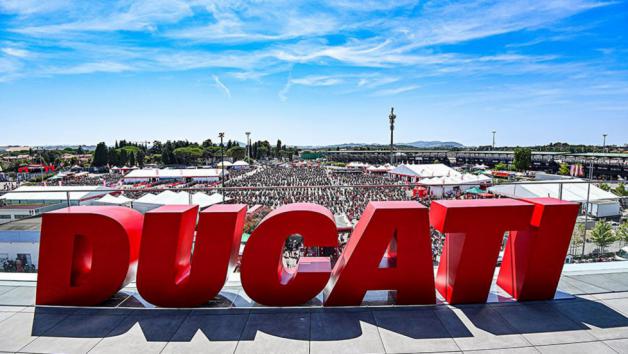 Υπερθέαμα από τους αναβάτες της Ducati στο World Ducati Week