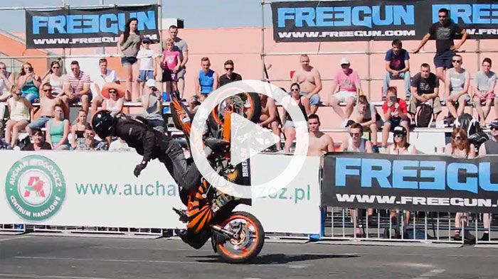 Ακόμα και οι κορυφαίοι αναβάτες στο stunt riding, την τούμπα δεν τη γλιτώνουν. 'Αλλωστε αν δεν ρισκάρεις, δεν μαθαίνεις.