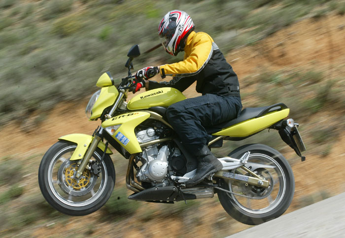 Kawasaki ER-6n ,διαφορετικό και δικύλινδρο