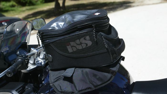 Και η μικρότερη βαλίτσα ή tank bag μπορεί να έχει επιπτώσεις στη συμπεριφορά της μοτοσικλέτας. 