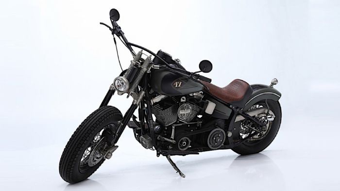 Αυτή είναι η Harley-Davidson custom που ανήκε στον Paul Walker...