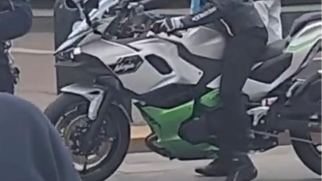 Το υβριδικό Kawasaki HEV πιάστηκε σε κατασκοπικές φωτογραφίες στο Μιλάνο