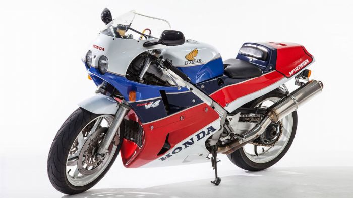 Η Honda VFR750R RC30