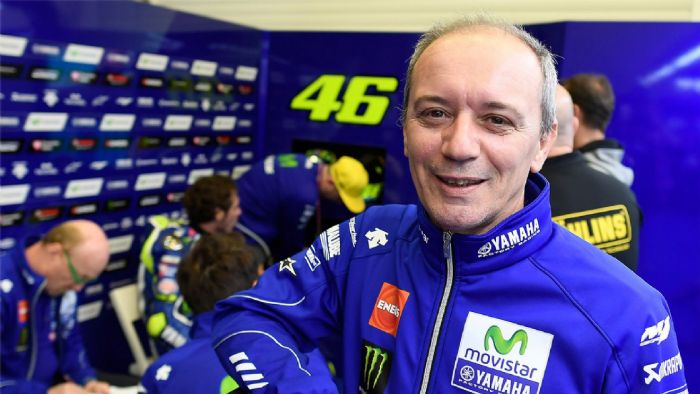 Ο Luca Cadalora σε στιγμιότυπο από το γκαράζ του Valentino Rossi. 