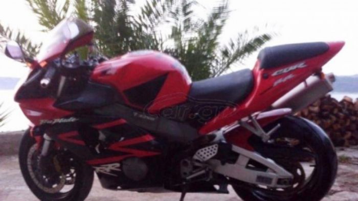 Κρητικός χαρίζει μια Honda CBR 954RR!