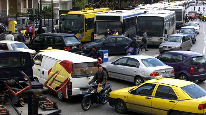 Μια γενική συνέλευση πρέπει να ισούται με απεργία, παράλυση μετρό και τραμ, και με μεγάλη κυκλοφοριακή συμφόρηση; Πόσο λογικό ακούγεται αυτό;