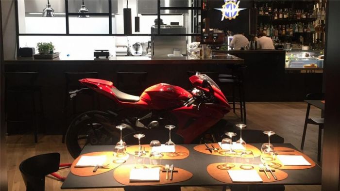 Φωτογραφία από τον νέο χώρο της MV Agusta στην Ρώμη. Το εστιατόριο φαίνεται ξεκάθαρα. 