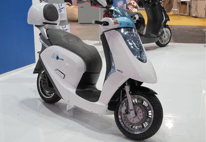 Το Artelec είναι ένα αμιγώς ηλεκτρικό scooter, αποτέλεσμα της συνεργασίας με την Γαλλική εταιρεία ElectricΆcity.