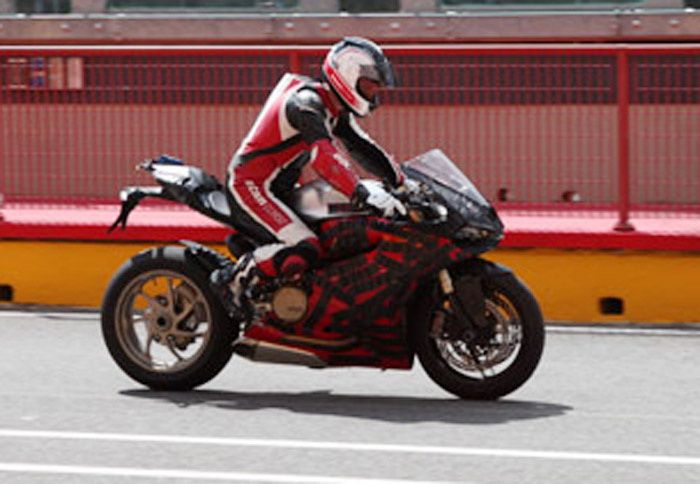 Η Ducati 1199 Panigale στην πίστα του Mugello.