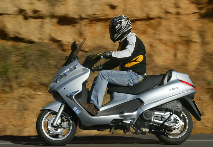 Δοκιμή Piaggio X8 400