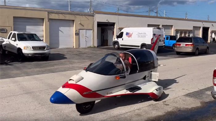 To Pulse Autocycle σε διάφορες γωνίες θέασης. 