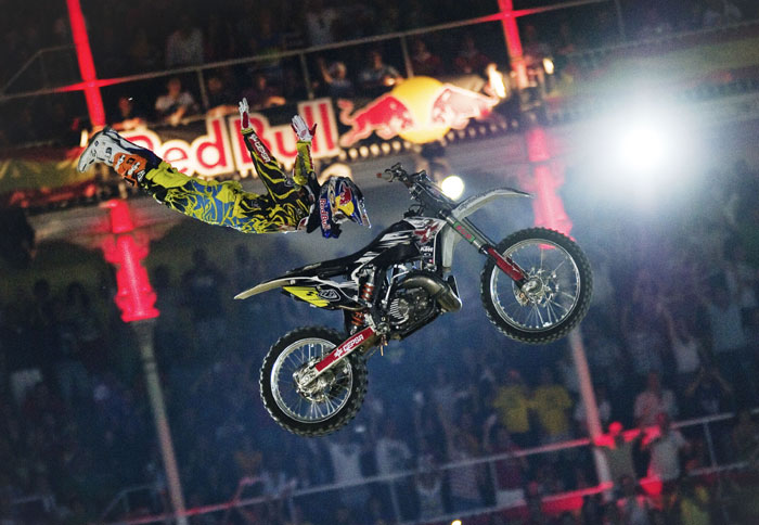 Red Bull X-Fighters: Νίκη για Torres