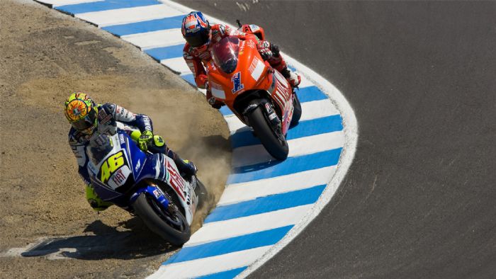 To περίφημο προσπέρασμα του Valentino Rossi στον Casey Stoner, στην Laguna Seca το 2008. 