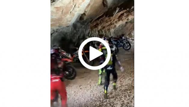 VIDEO: Αγώνας enduro ξεκινάει από… σπηλιά