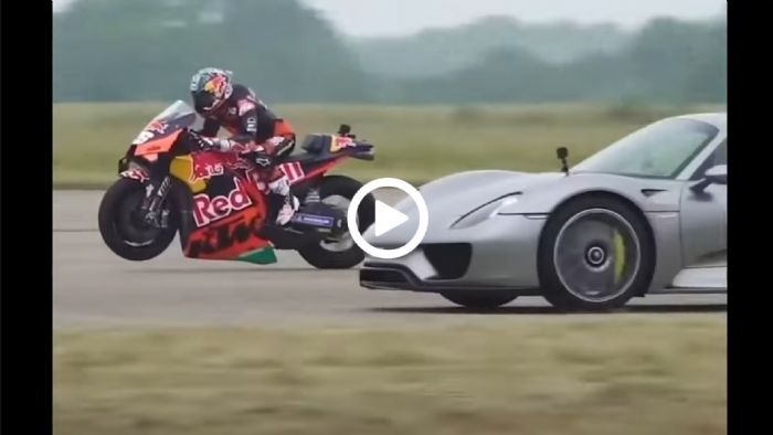 VIDEO: Μοτοσυκλέτα MotoGP εναντίον Porsche 918 στην ευθεία 