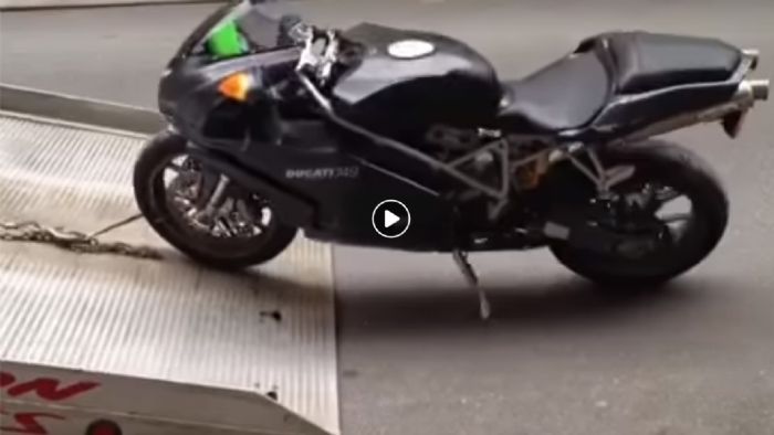 VIDEO: Καταστρέφοντας μια Ducati στο φορτηγό της «οδικής»