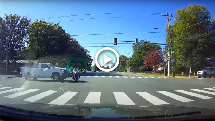 VIDEO: Το πιο ακραίο near miss σε φανάρι που έχετε δει ποτέ