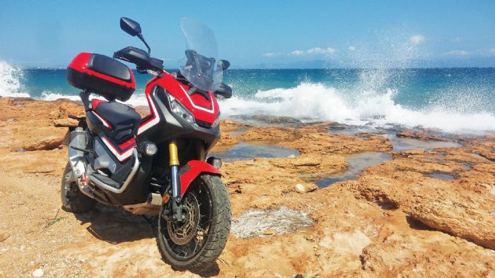 Το Honda X-ADV, ιδανικός σύντροφος για τις καλοκαιρινές διακοπές. 