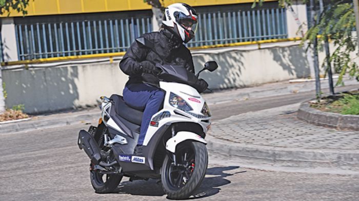 Ένα απόλυτα αξιοπρεπές και οικονομικό scooter, αποτελεί το Mustang 125. 