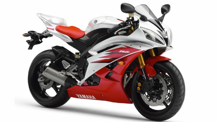 Το χαρακτηριστικό κόκκινο-άσπρο χρώμα της Yamaha R6 του 2006. 